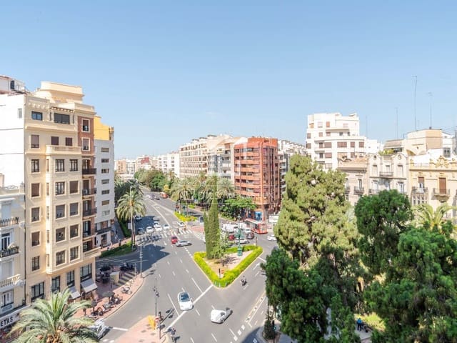 5 quarto Apartamento para arrendar em Valência cidade - 3 200 € (Ref: 9912227)