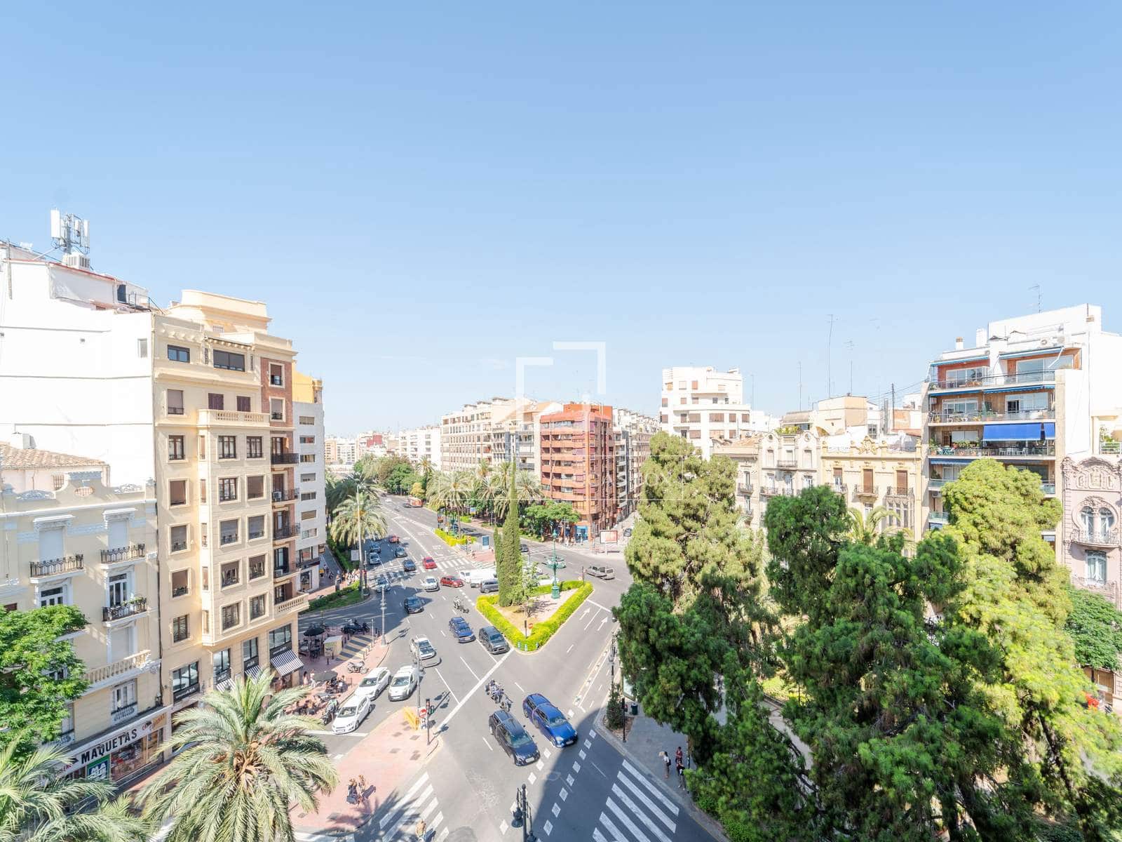 5 quarto Apartamento para arrendar em Valencia cidade - 3 200 € (Ref: 9912227)