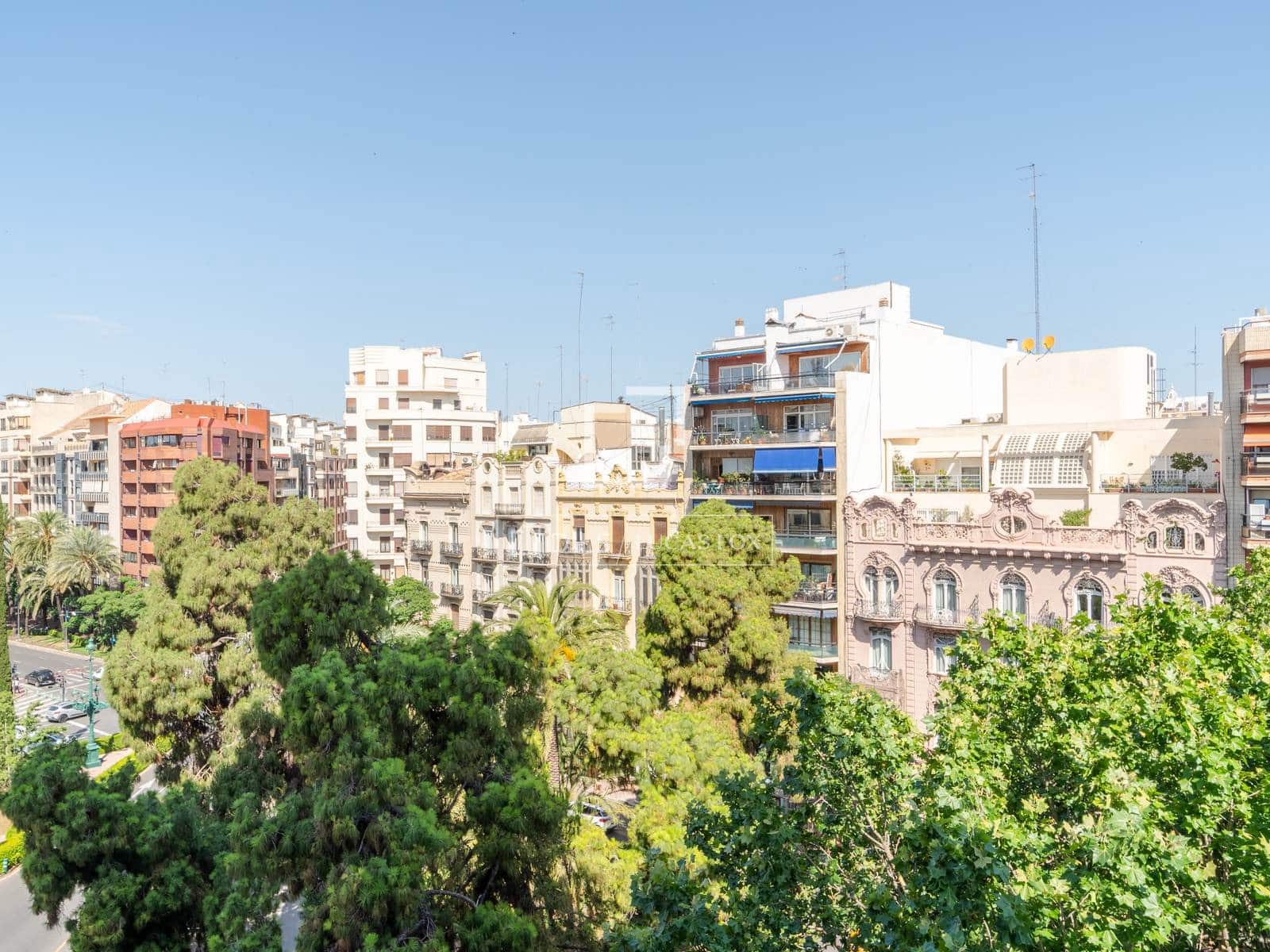 5 quarto Apartamento para arrendar em Valencia cidade - 3 200 € (Ref: 9912227)