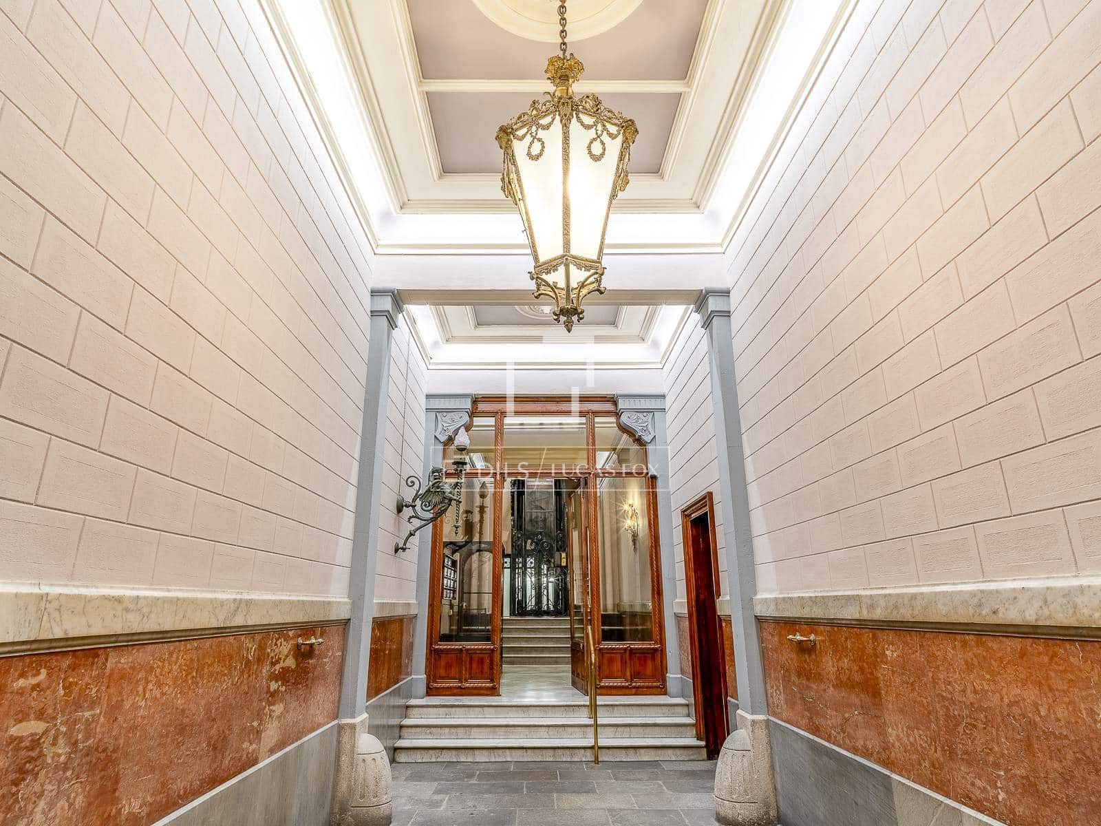 3 soveværelse Lejlighed til salg i Barcelona by - € 1.260.000 (Ref: 9914558)