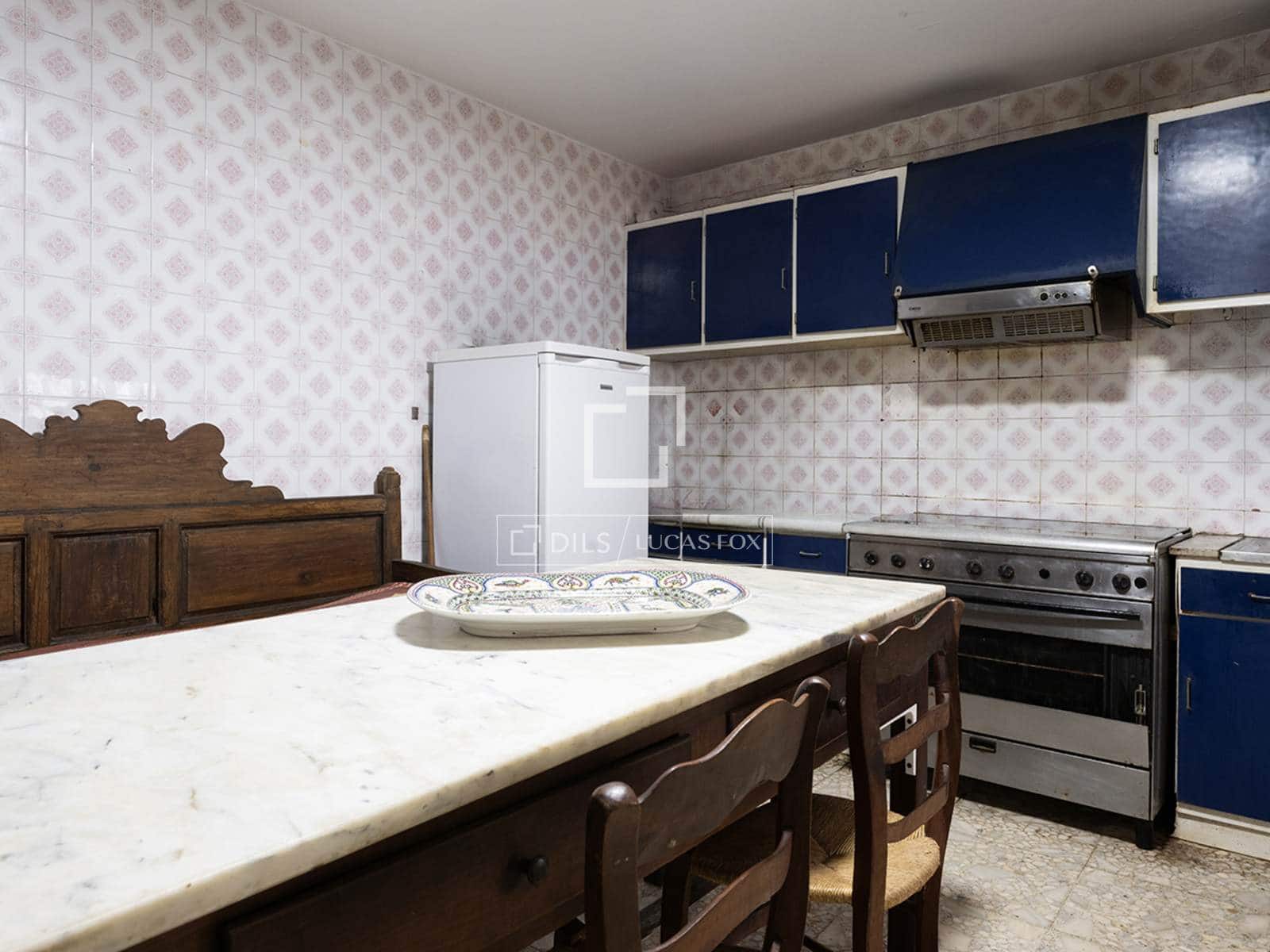 7 bedroom Villa for sale in Oia with pool garage - € 700,000 (Ref: 9914919)