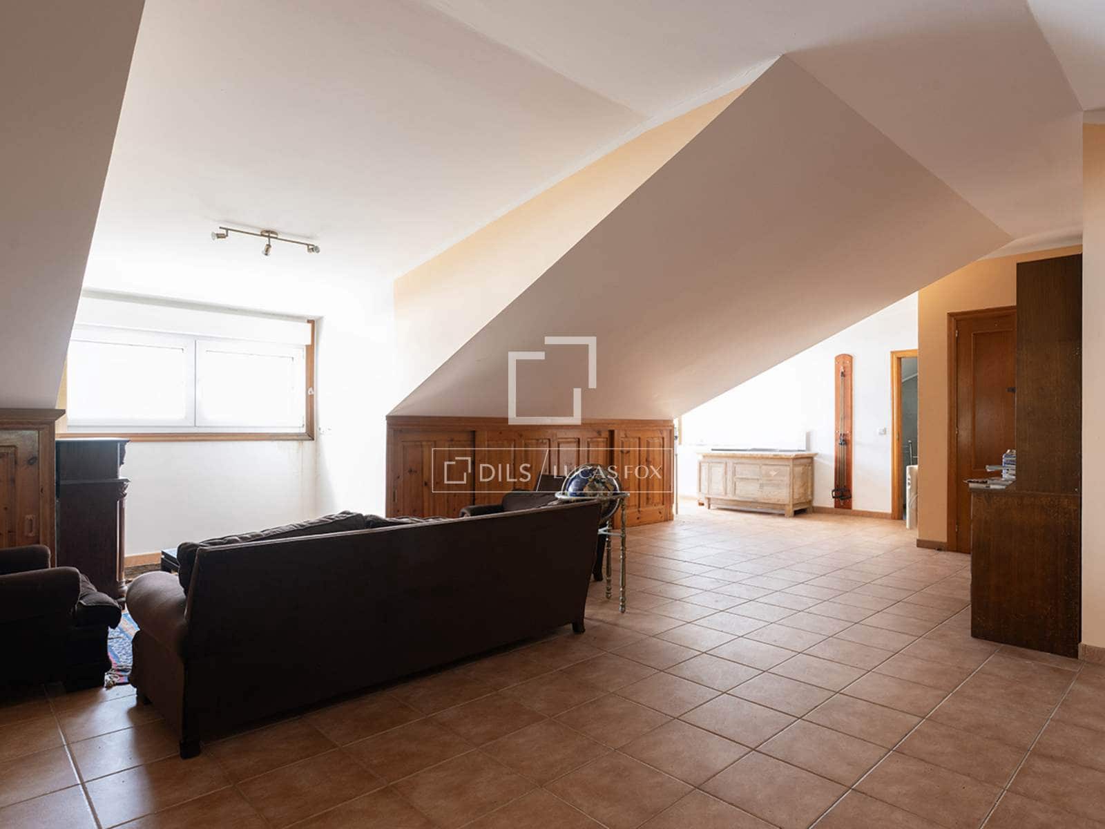 7 bedroom Villa for sale in Oia with pool garage - € 700,000 (Ref: 9914919)