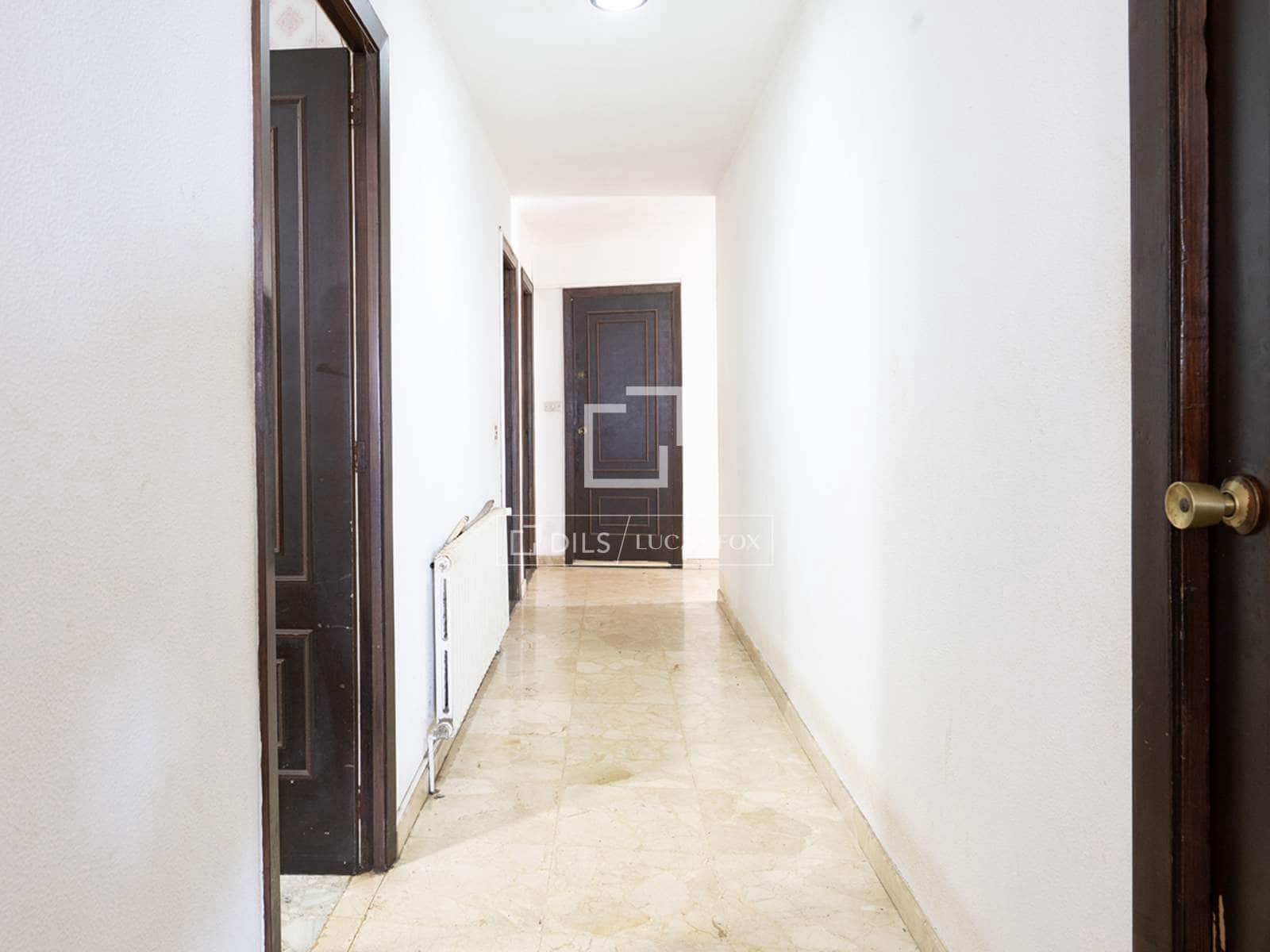 7 bedroom Villa for sale in Oia with pool garage - € 700,000 (Ref: 9914919)