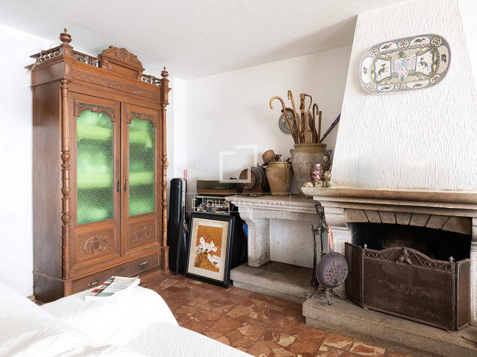 7 bedroom Villa for sale in Oia with pool garage - € 700,000 (Ref: 9914919)