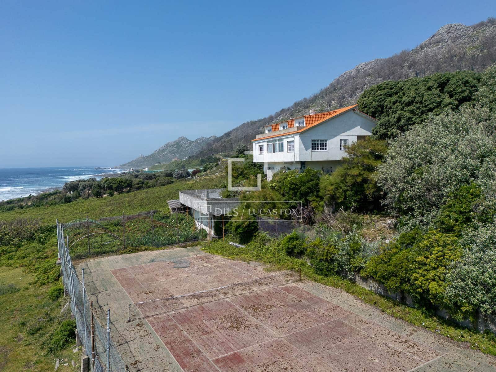 7 bedroom Villa for sale in Oia with pool garage - € 700,000 (Ref: 9914919)