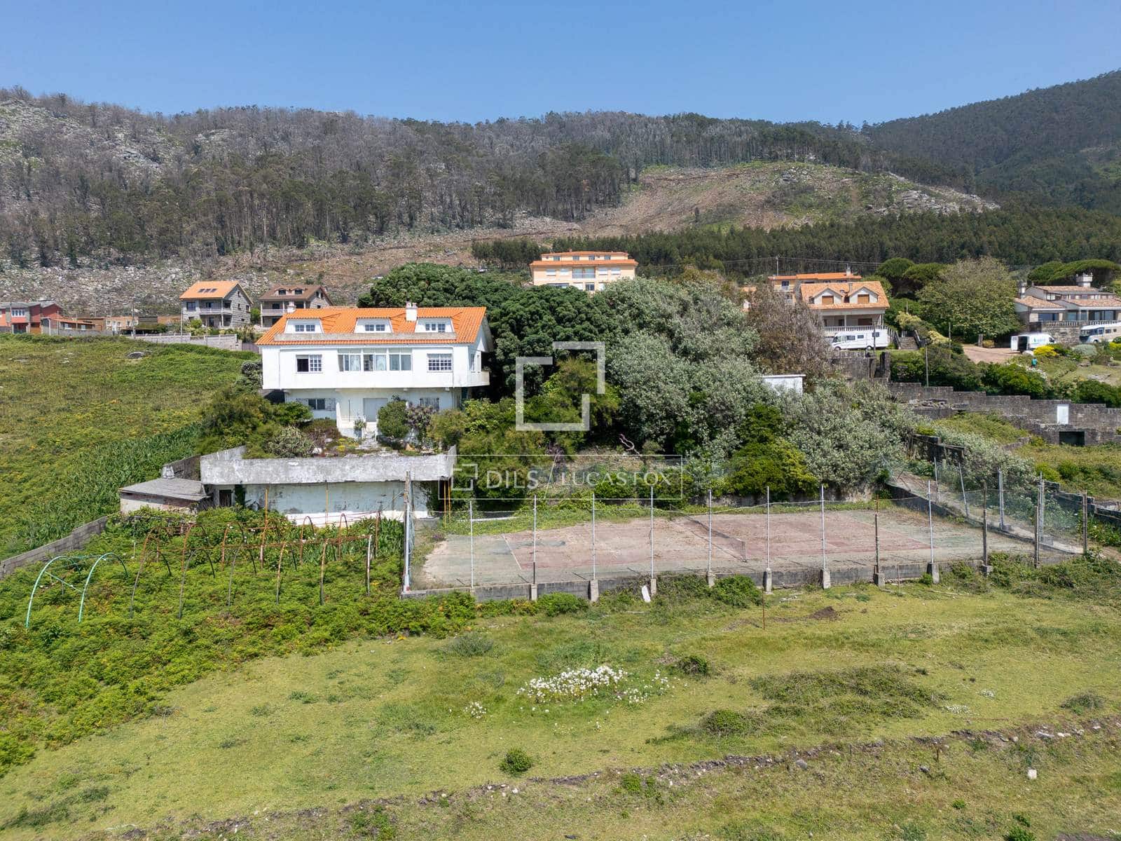 7 bedroom Villa for sale in Oia with pool garage - € 700,000 (Ref: 9914919)
