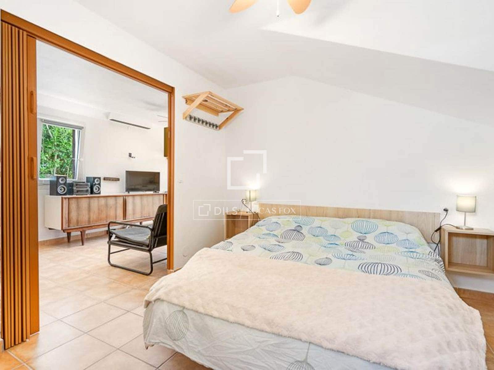 4 quarto Moradia para venda em Es Mercadal com piscina garagem - 935 000 € (Ref: 9914976)