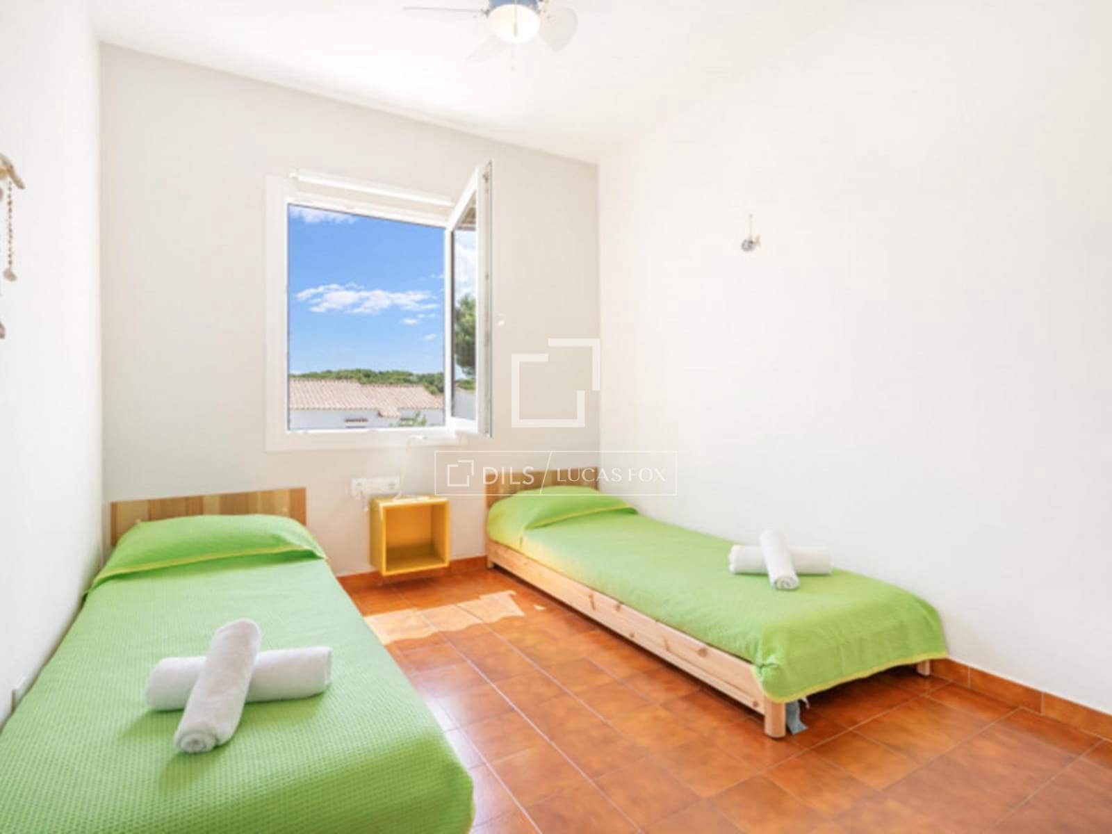 4 bedroom Villa for sale in Es Mercadal with pool garage - € 935,000 (Ref: 9914976)