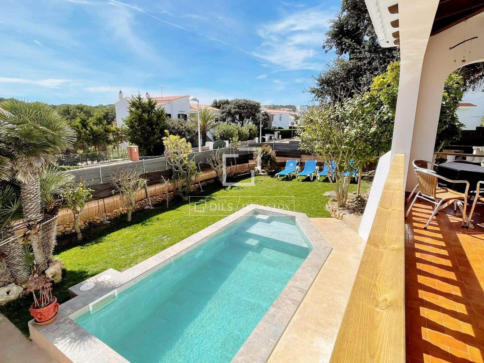 4 bedroom Villa for sale in Es Mercadal with pool garage - € 935,000 (Ref: 9914976)