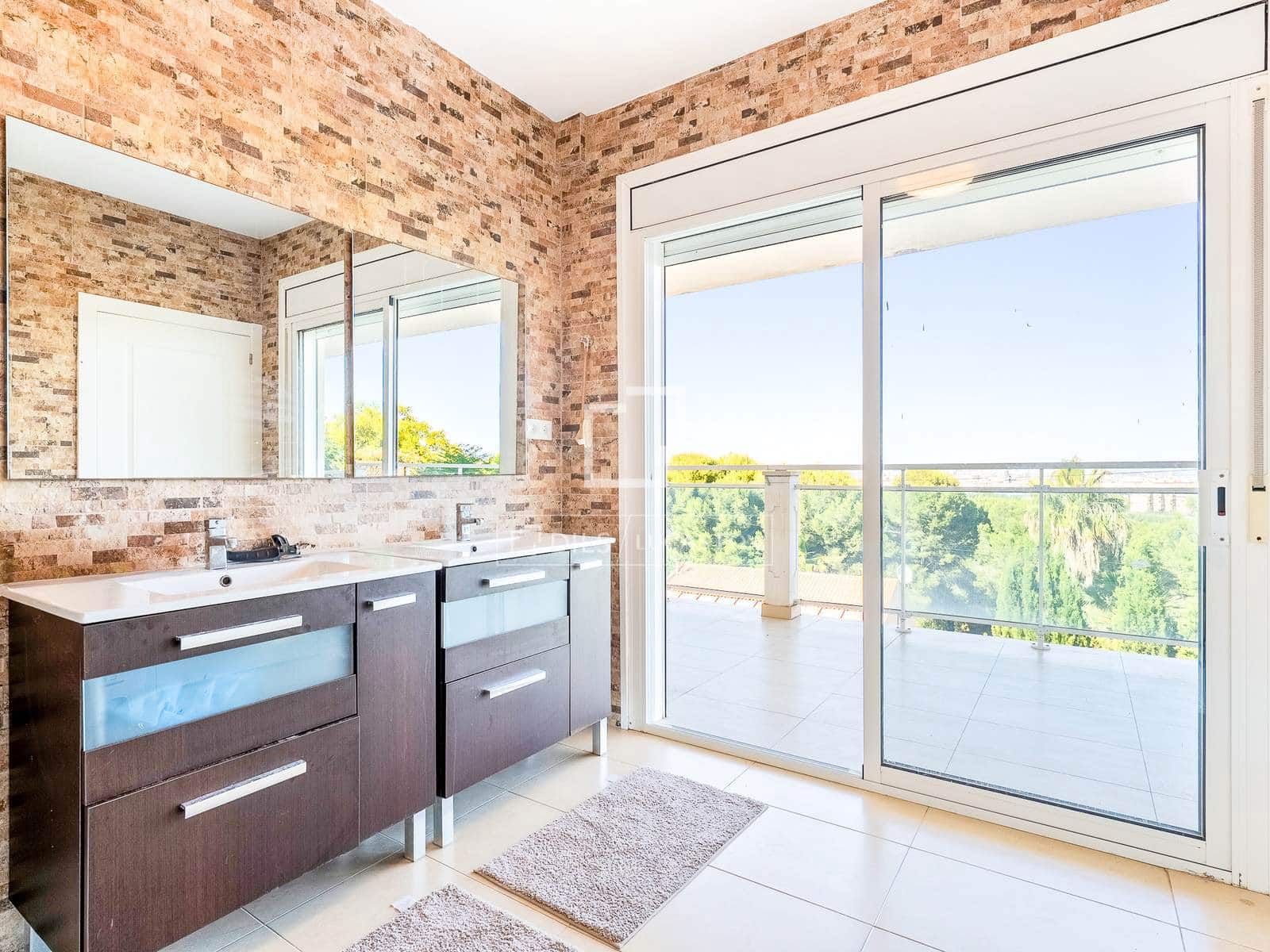 5 sovrum Villa till salu i Salou med pool garage - 750 000 € (Ref: 9915066)