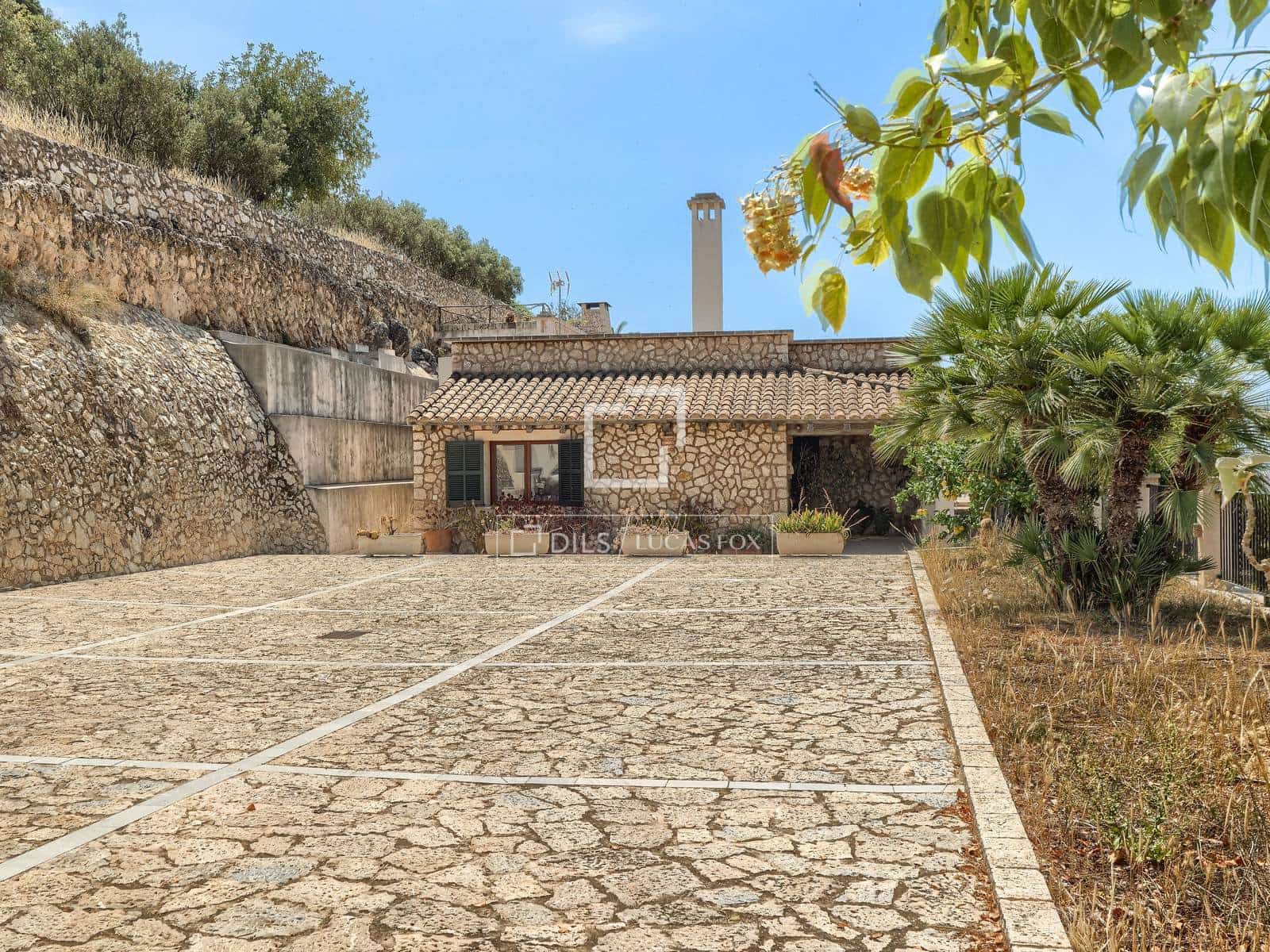 4 bedroom Finca/Country House for sale in Puntiro with pool garage - € 1,820,000 (Ref: 9918602)