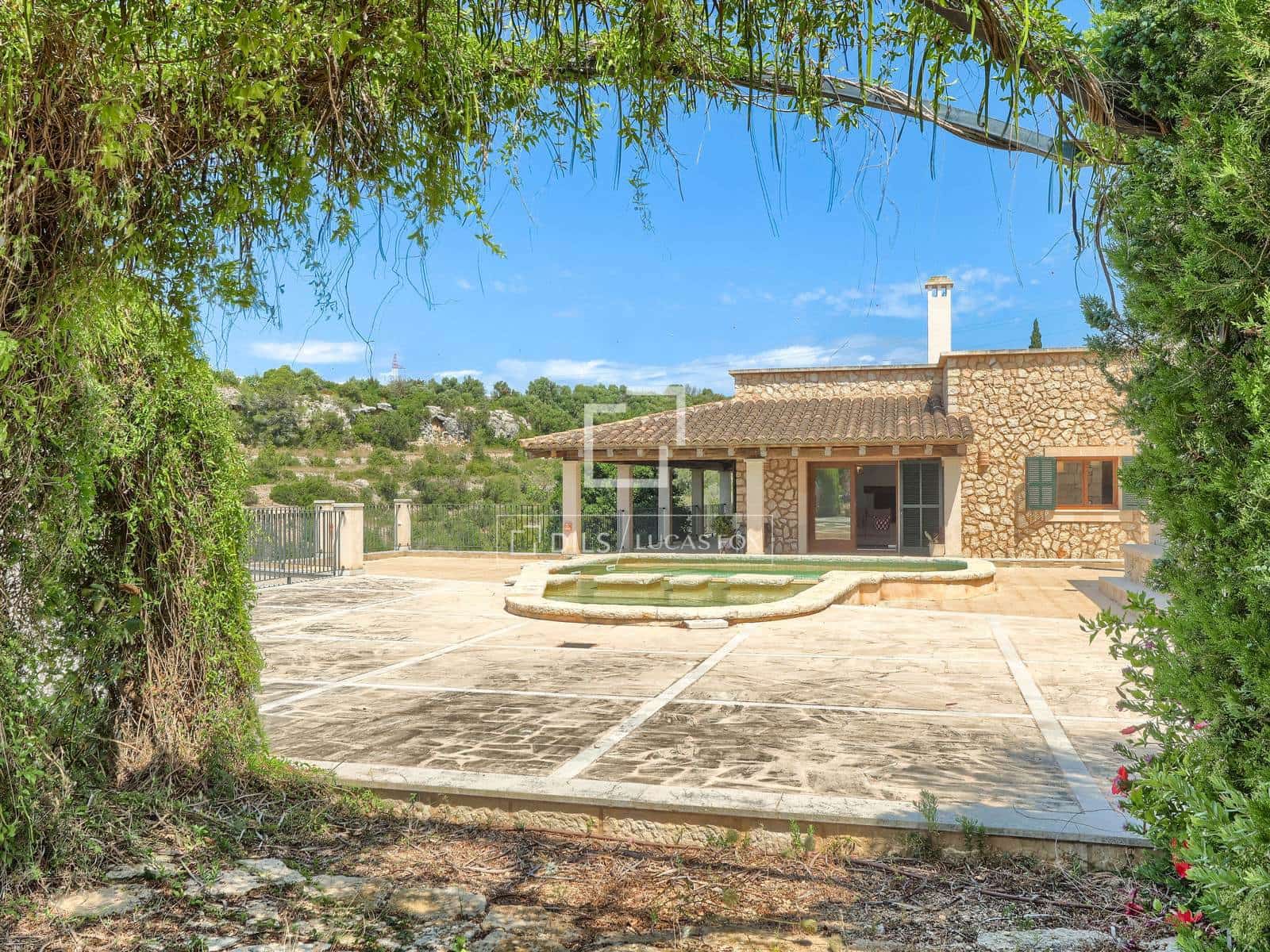 4 bedroom Finca/Country House for sale in Puntiro with pool garage - € 1,820,000 (Ref: 9918602)
