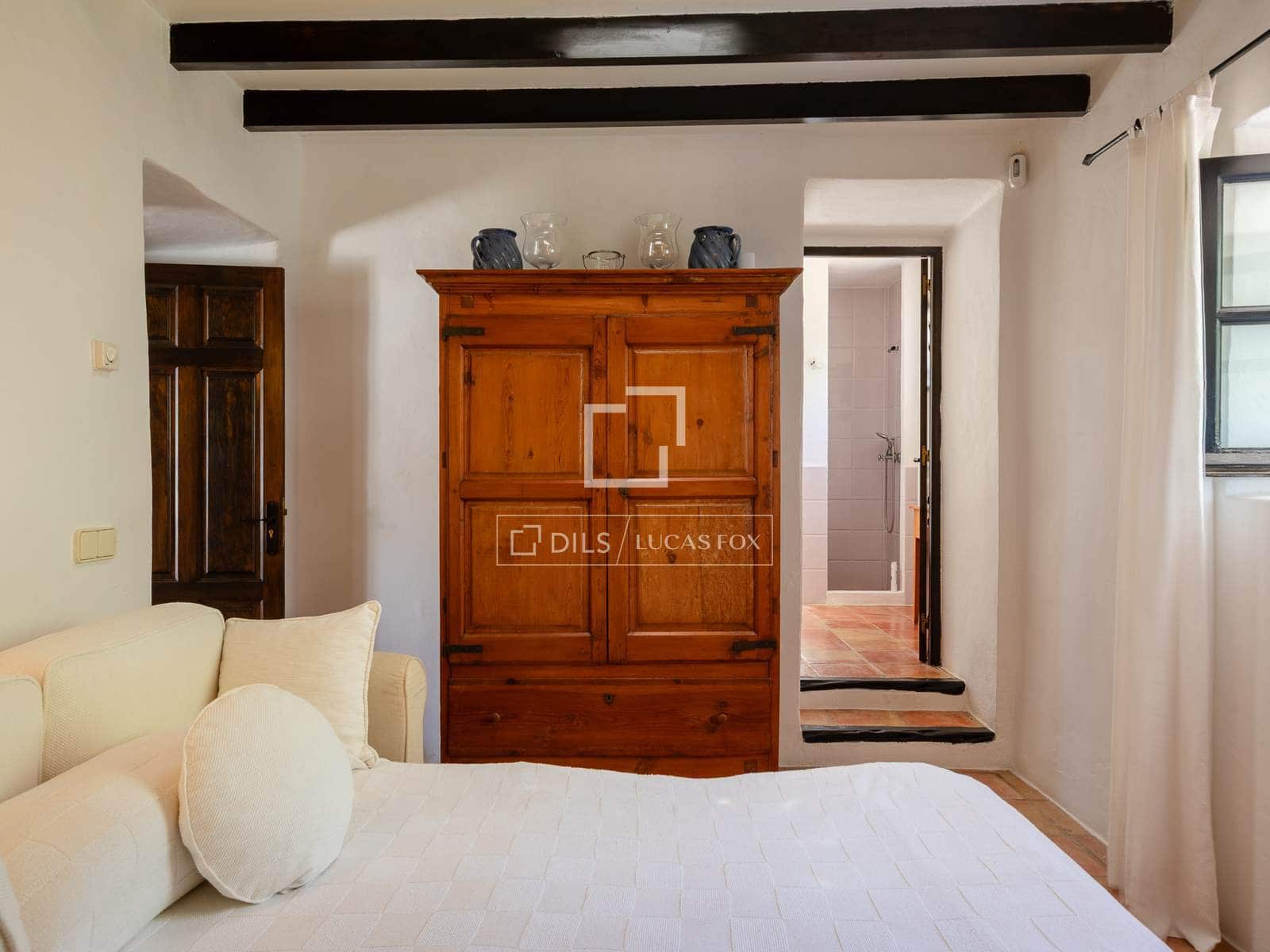 5 slaapkamer Finca/Landhuis te koop in Roca Llisa met zwembad - € 4.995.000 (Ref: 9918739)