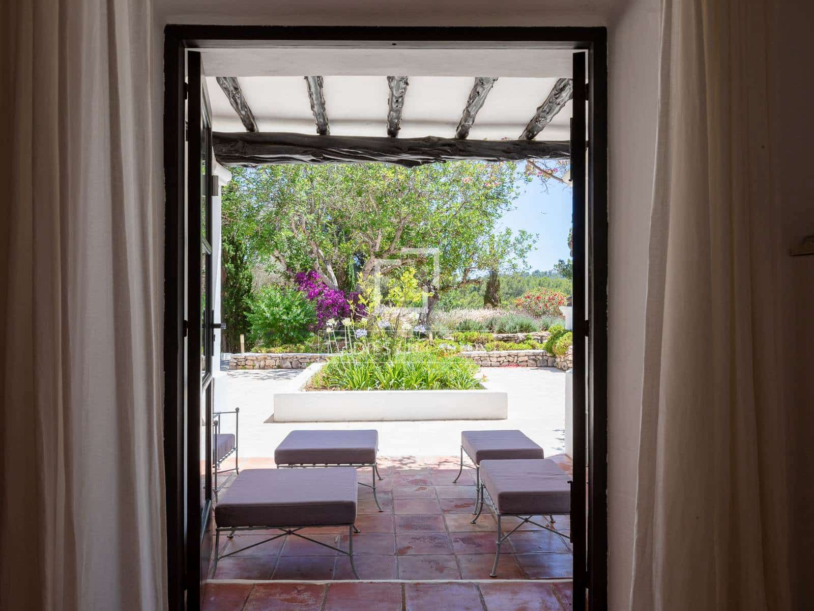 5 slaapkamer Finca/Landhuis te koop in Roca Llisa met zwembad - € 4.995.000 (Ref: 9918739)