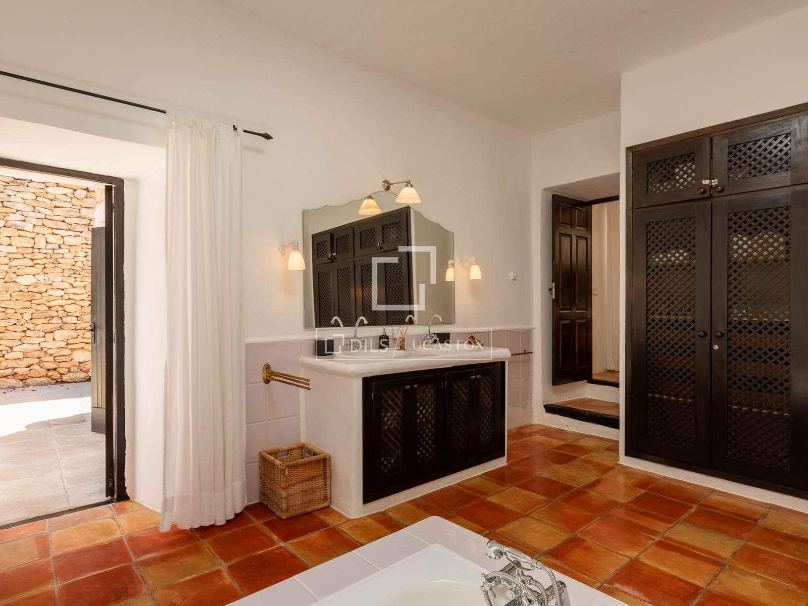 5 slaapkamer Finca/Landhuis te koop in Roca Llisa met zwembad - € 4.995.000 (Ref: 9918739)