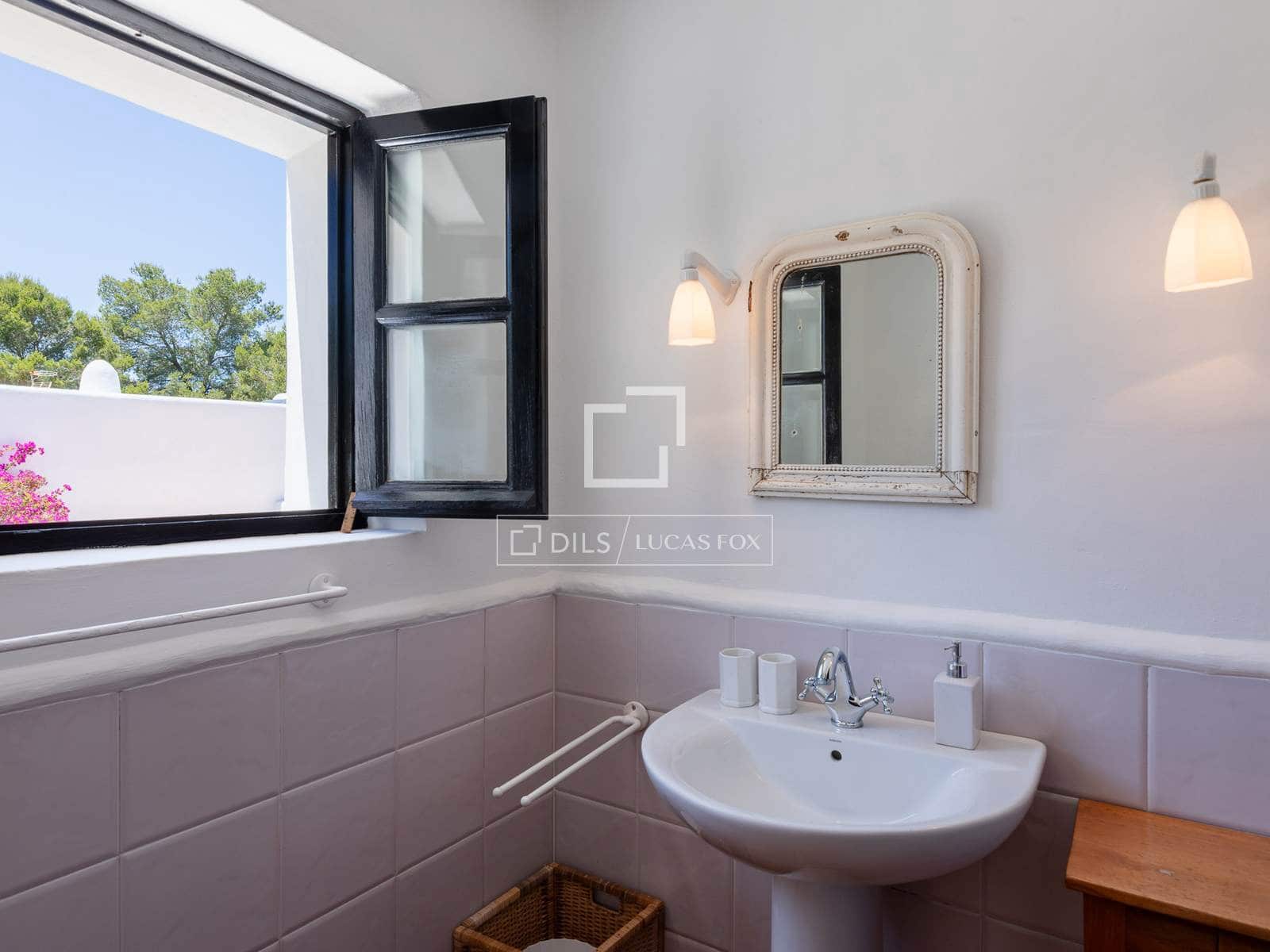 5 slaapkamer Finca/Landhuis te koop in Roca Llisa met zwembad - € 4.995.000 (Ref: 9918739)