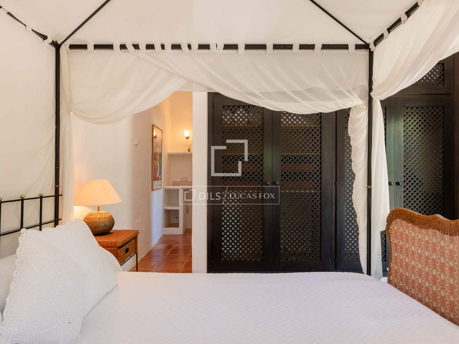 5 slaapkamer Finca/Landhuis te koop in Roca Llisa met zwembad - € 4.995.000 (Ref: 9918739)