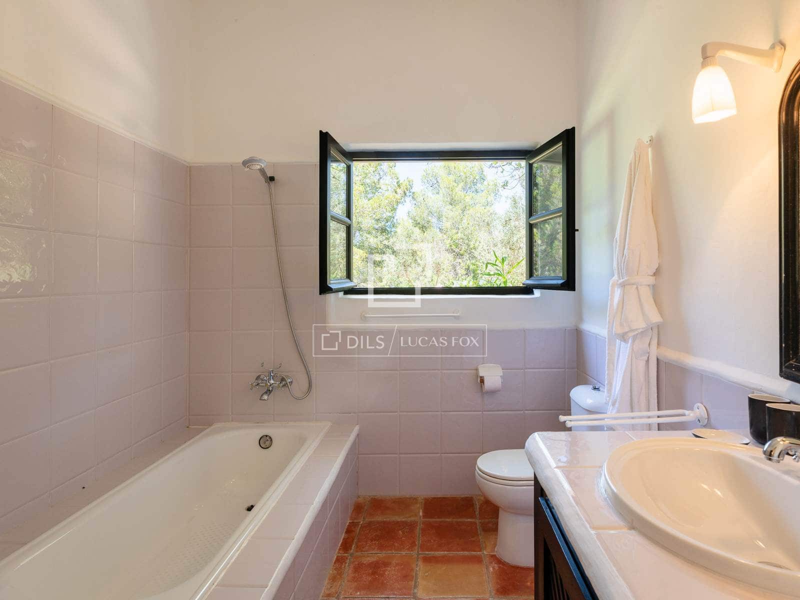 5 slaapkamer Finca/Landhuis te koop in Roca Llisa met zwembad - € 4.995.000 (Ref: 9918739)