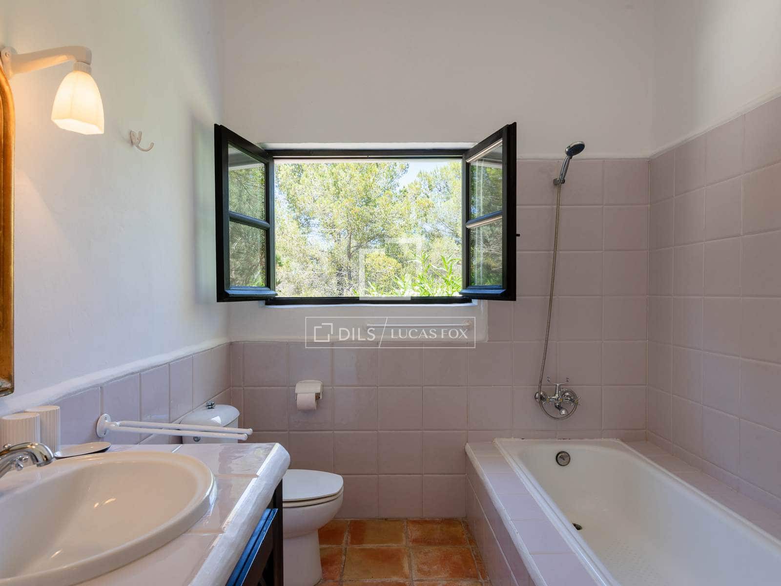 5 slaapkamer Finca/Landhuis te koop in Roca Llisa met zwembad - € 4.995.000 (Ref: 9918739)