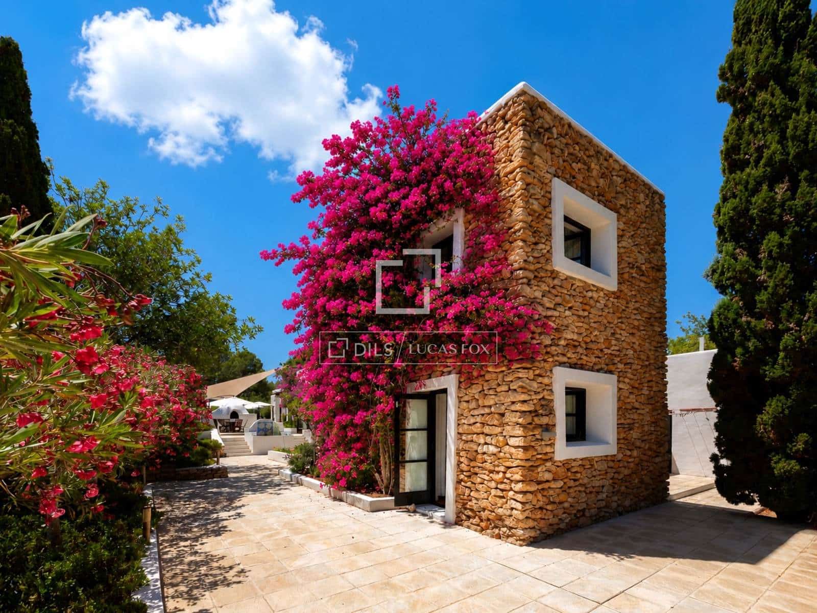 5 slaapkamer Finca/Landhuis te koop in Roca Llisa met zwembad - € 4.995.000 (Ref: 9918739)