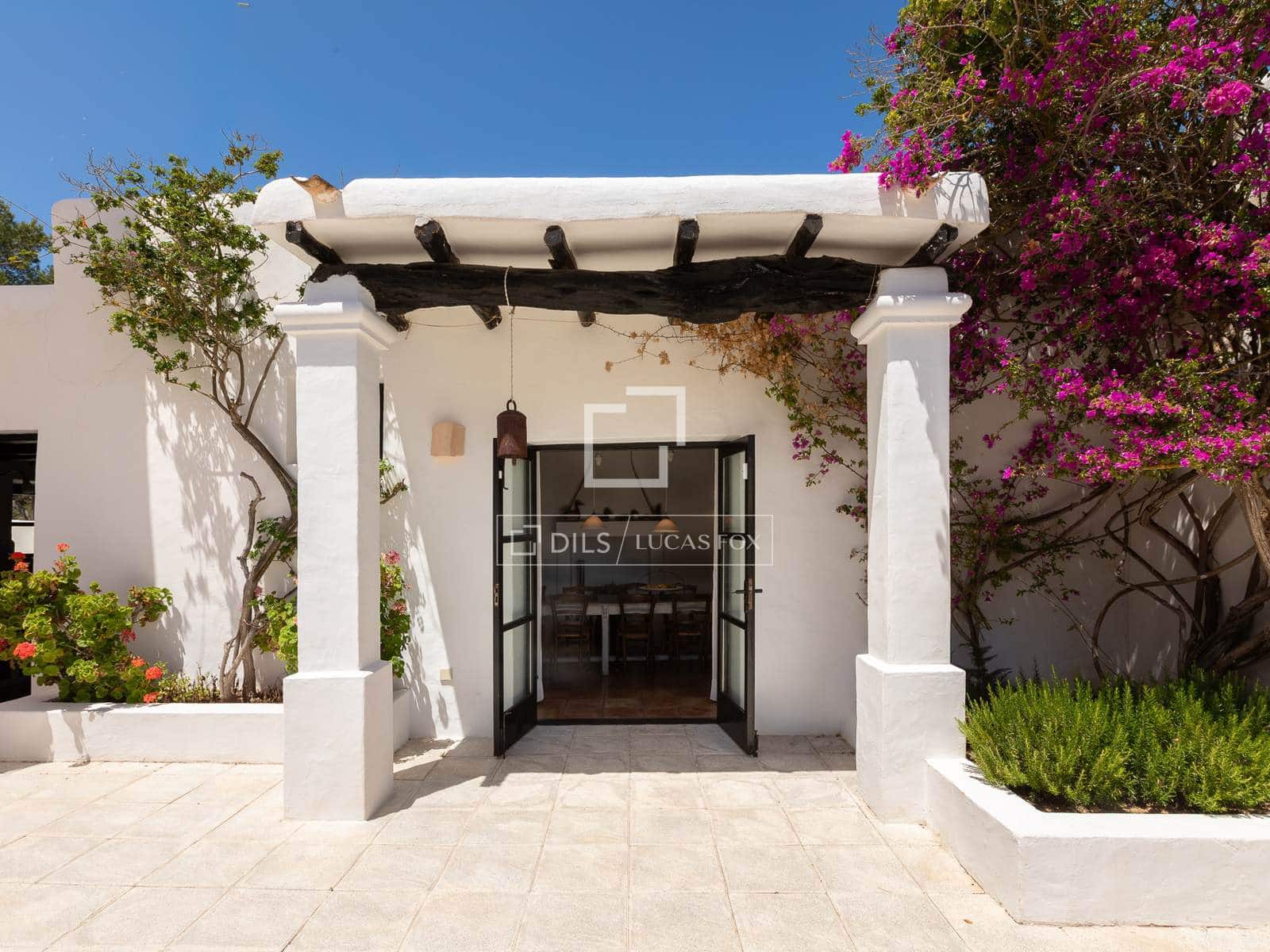 5 slaapkamer Finca/Landhuis te koop in Roca Llisa met zwembad - € 4.995.000 (Ref: 9918739)
