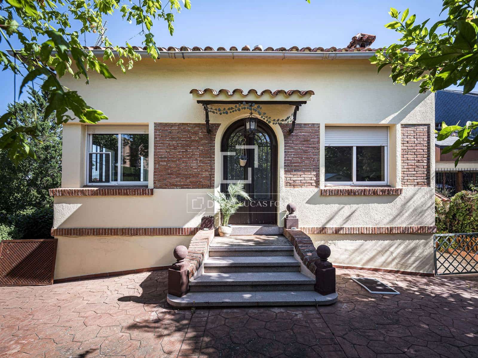 Villa/Maison de 4 chambres à louer à Sant Cugat del Valles - 2 700 € (Ref: 9918741)