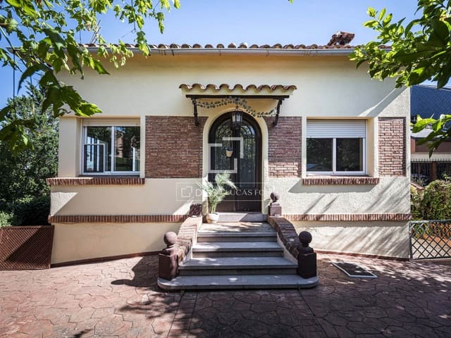 Villa/Maison de 4 chambres à louer à Sant Cugat del Vallès - 2 700 € (Ref: 9918741)