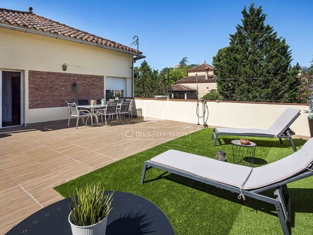 Villa/Maison de 4 chambres à louer à Sant Cugat del Vallès - 2 700 € (Ref: 9918741)