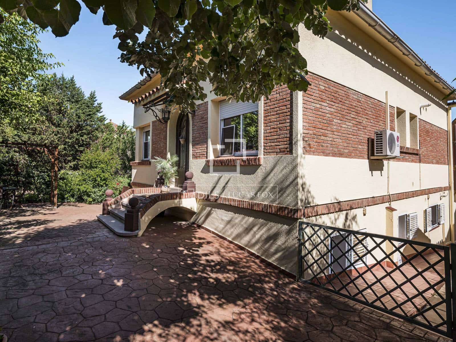 Villa/Maison de 4 chambres à louer à Sant Cugat del Valles - 2 700 € (Ref: 9918741)