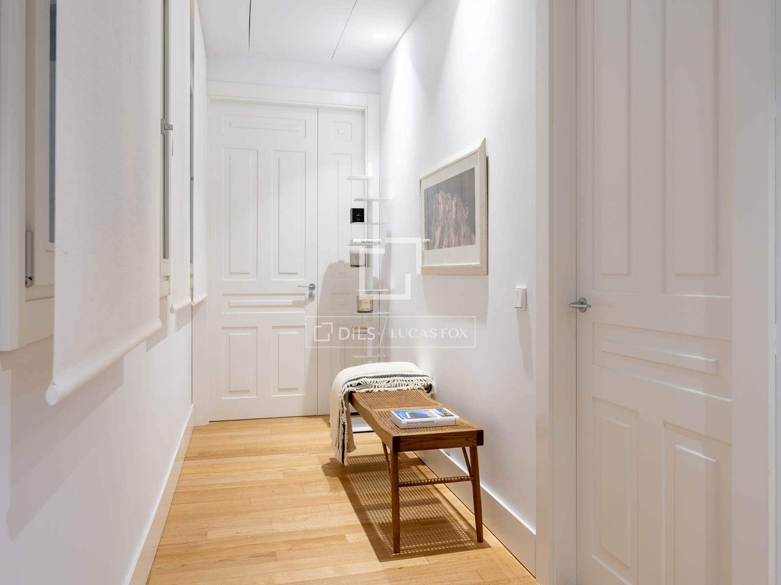 Appartement de 2 chambres à louer à Madrid ville - 3 600 € (Ref: 9918877)