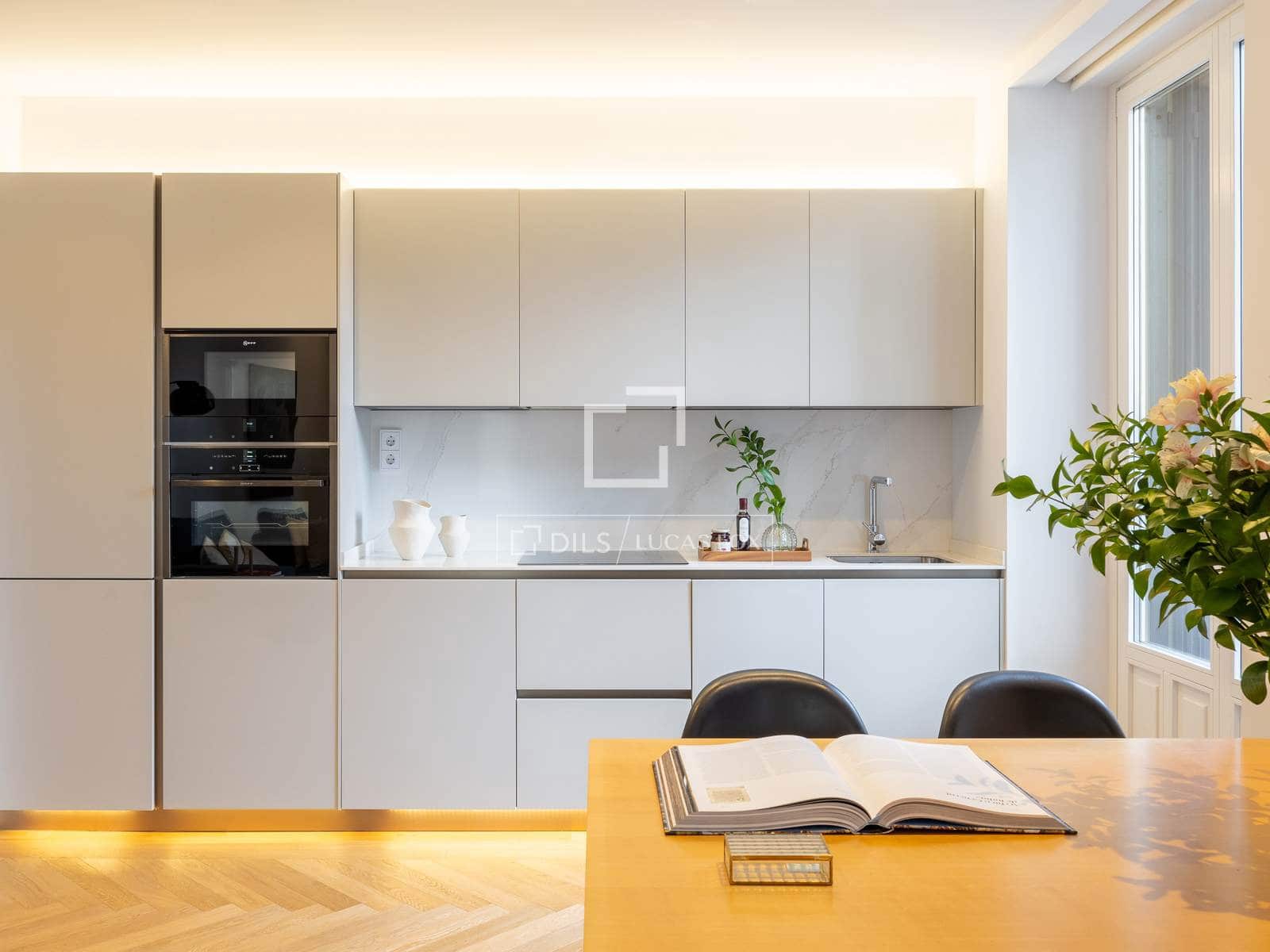 Appartement de 2 chambres à louer à Madrid ville - 3 600 € (Ref: 9918877)