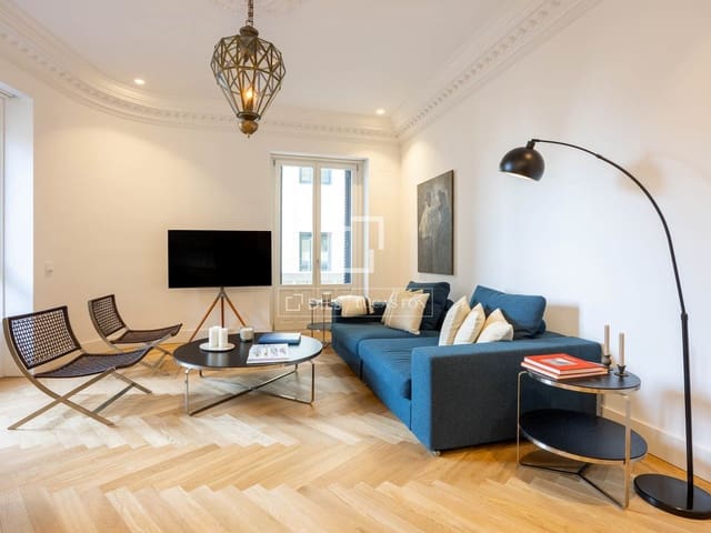 Appartement de 2 chambres à louer à Madrid ville - 3 600 € (Ref: 9918877)