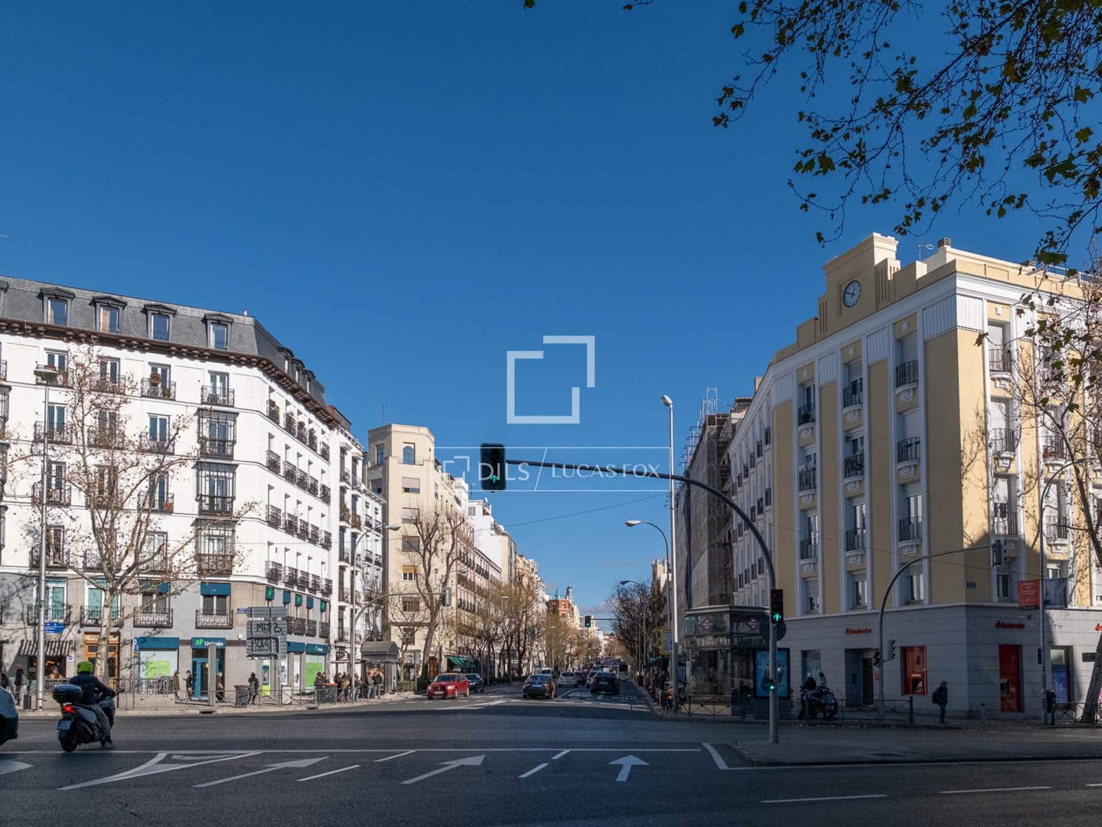 Appartement de 2 chambres à louer à Madrid ville - 3 600 € (Ref: 9918877)