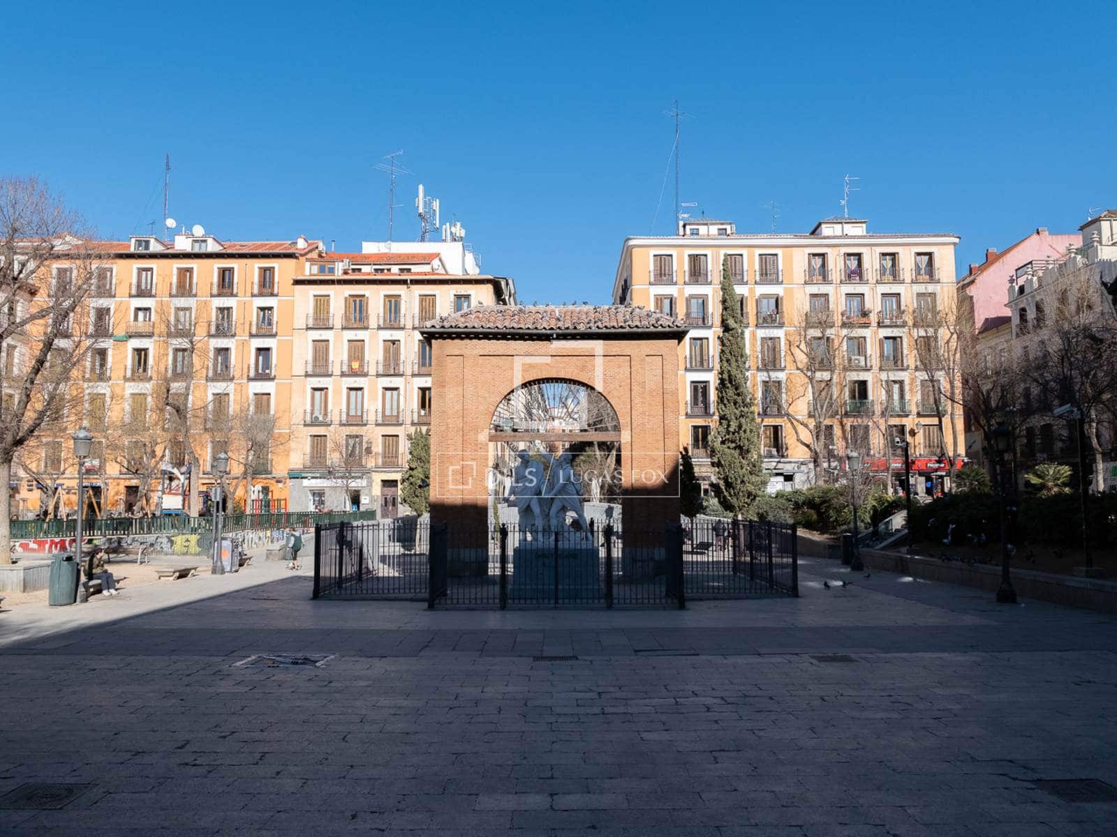Appartement de 2 chambres à louer à Madrid ville - 3 600 € (Ref: 9918877)