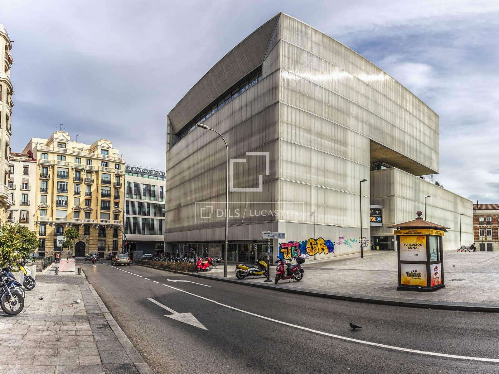 Appartement de 2 chambres à louer à Madrid ville - 3 600 € (Ref: 9918877)