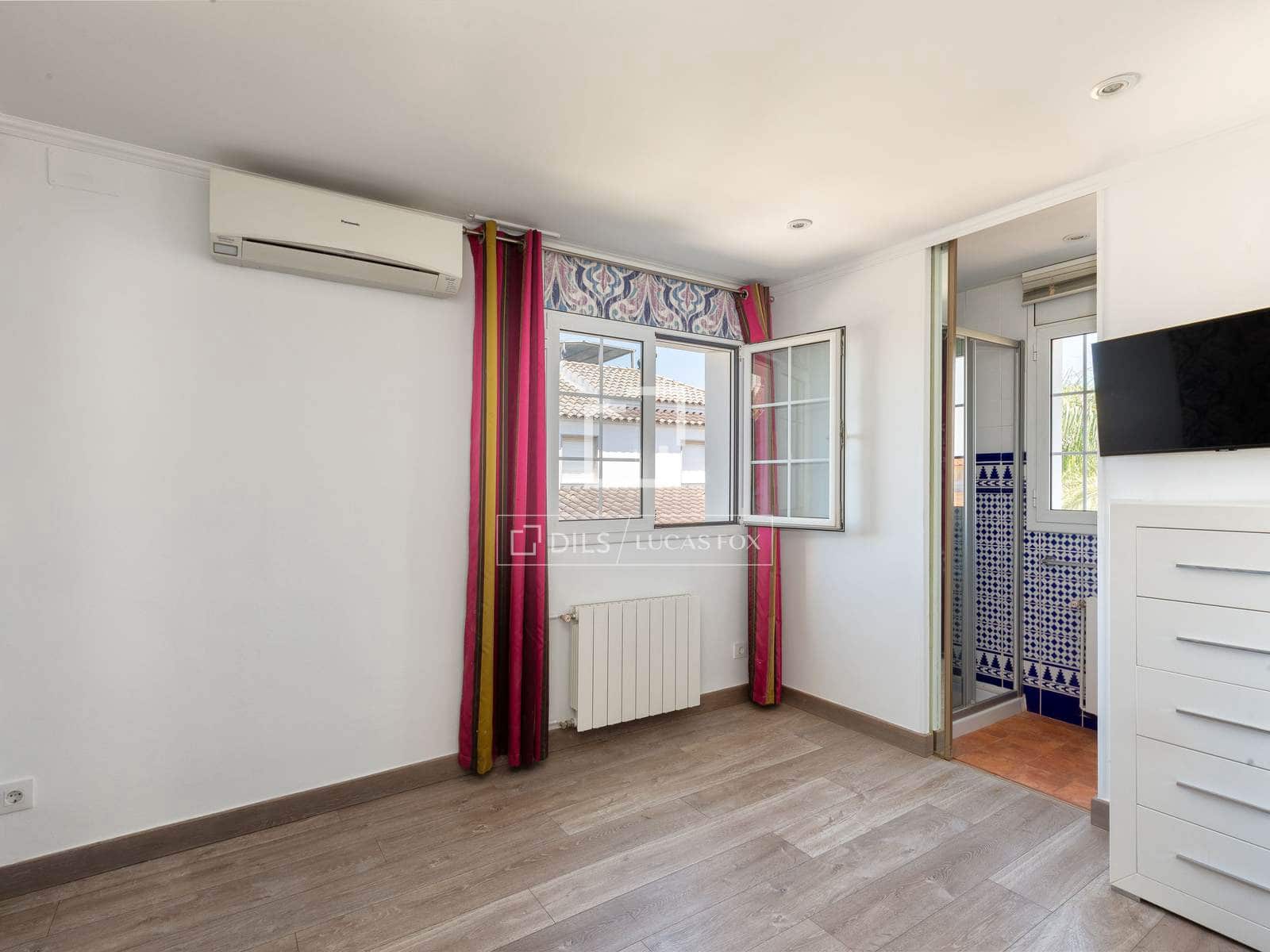 4 slaapkamer Villa te koop in Empuriabrava met zwembad garage - € 995.000 (Ref: 9918976)