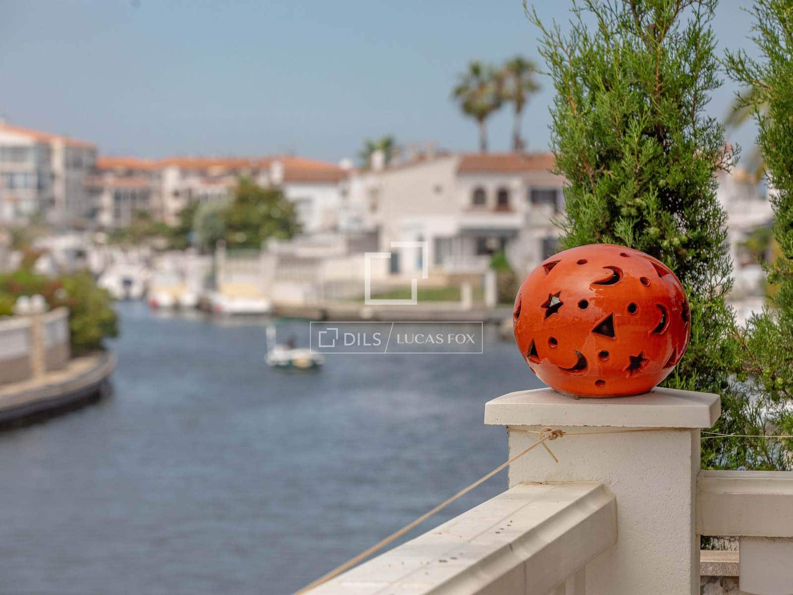4 slaapkamer Villa te koop in Empuriabrava met zwembad garage - € 995.000 (Ref: 9918976)