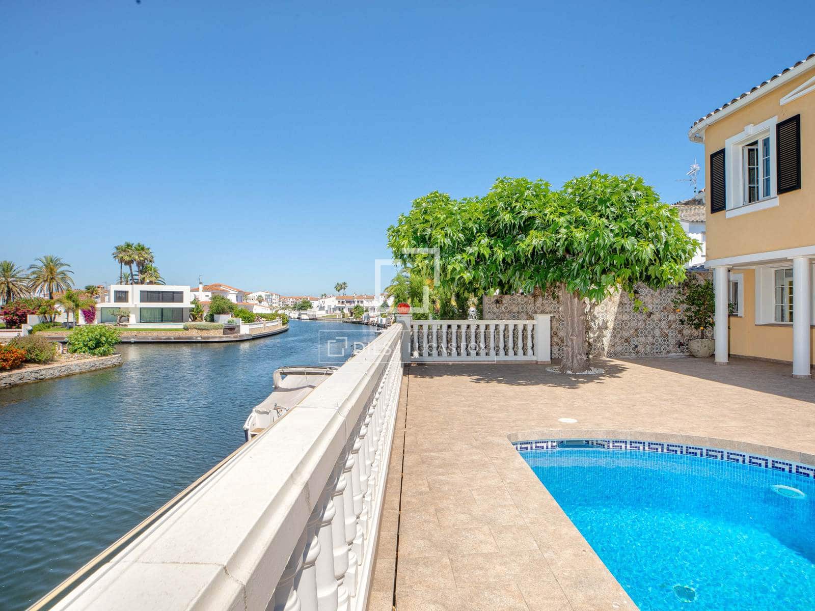 4 slaapkamer Villa te koop in Empuriabrava met zwembad garage - € 995.000 (Ref: 9918976)