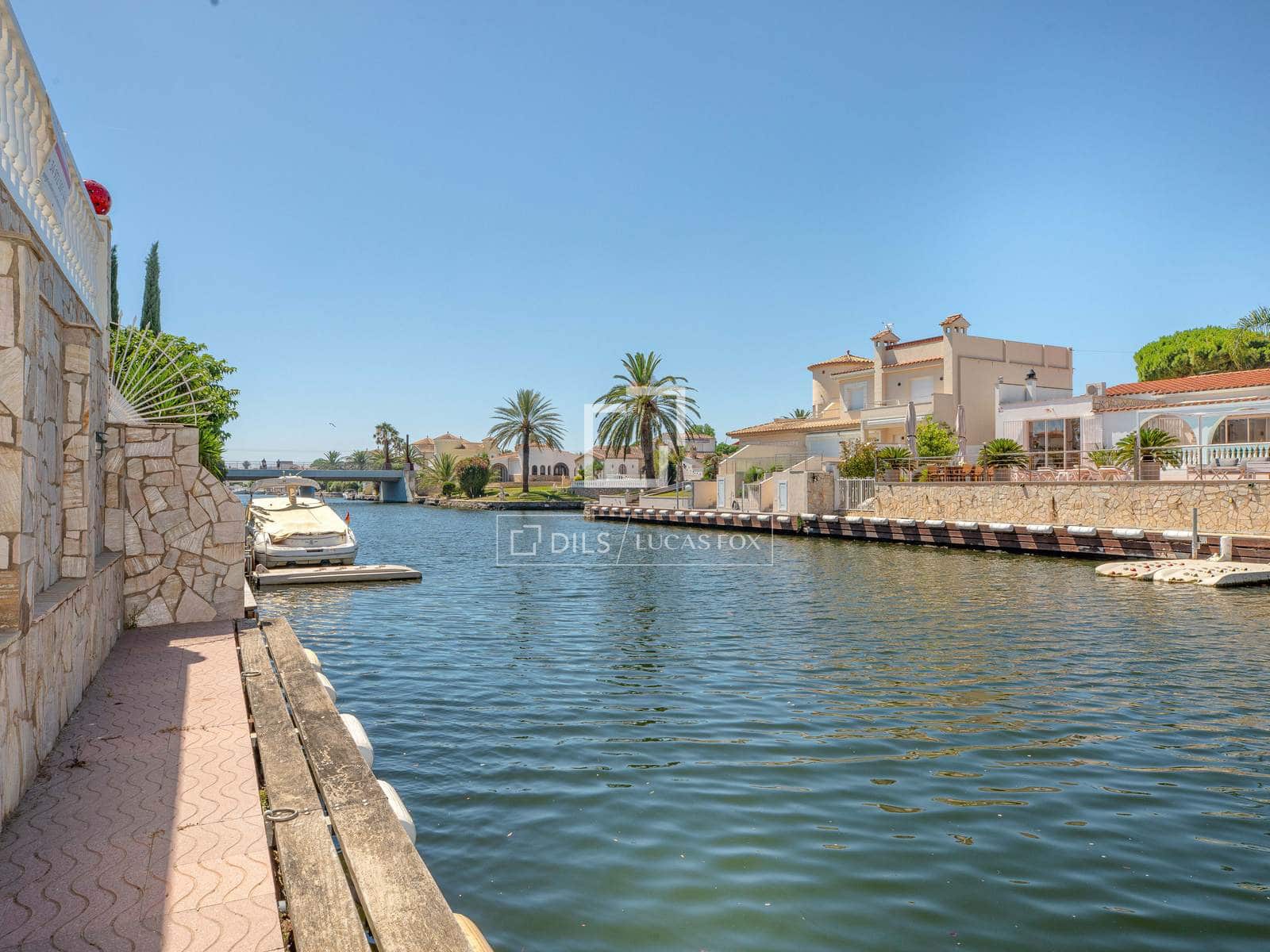4 slaapkamer Villa te koop in Empuriabrava met zwembad garage - € 995.000 (Ref: 9918976)