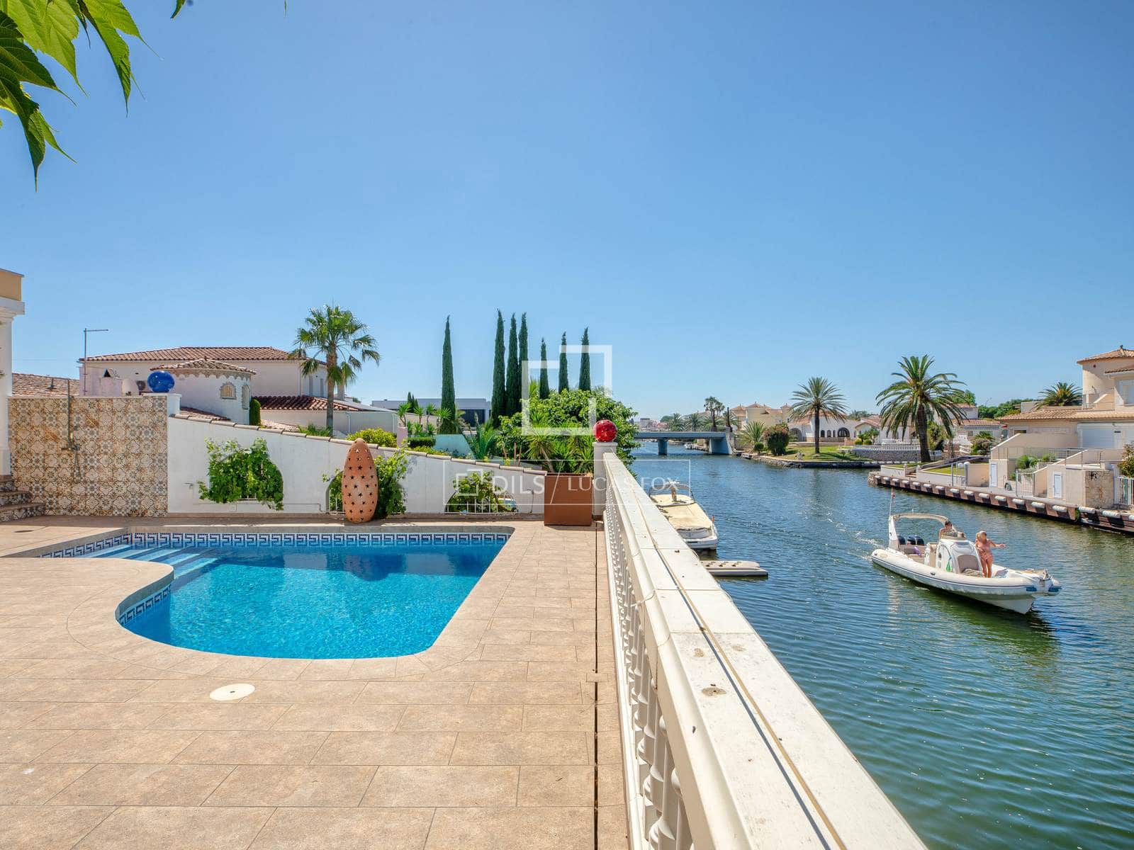 4 slaapkamer Villa te koop in Empuriabrava met zwembad garage - € 995.000 (Ref: 9918976)