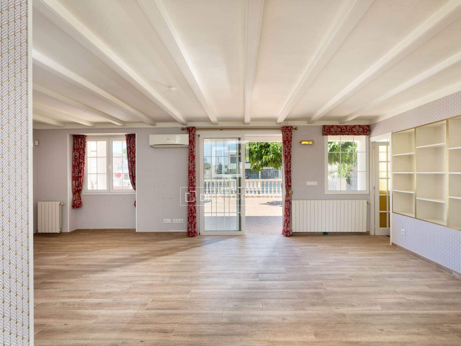 4 slaapkamer Villa te koop in Empuriabrava met zwembad garage - € 995.000 (Ref: 9918976)