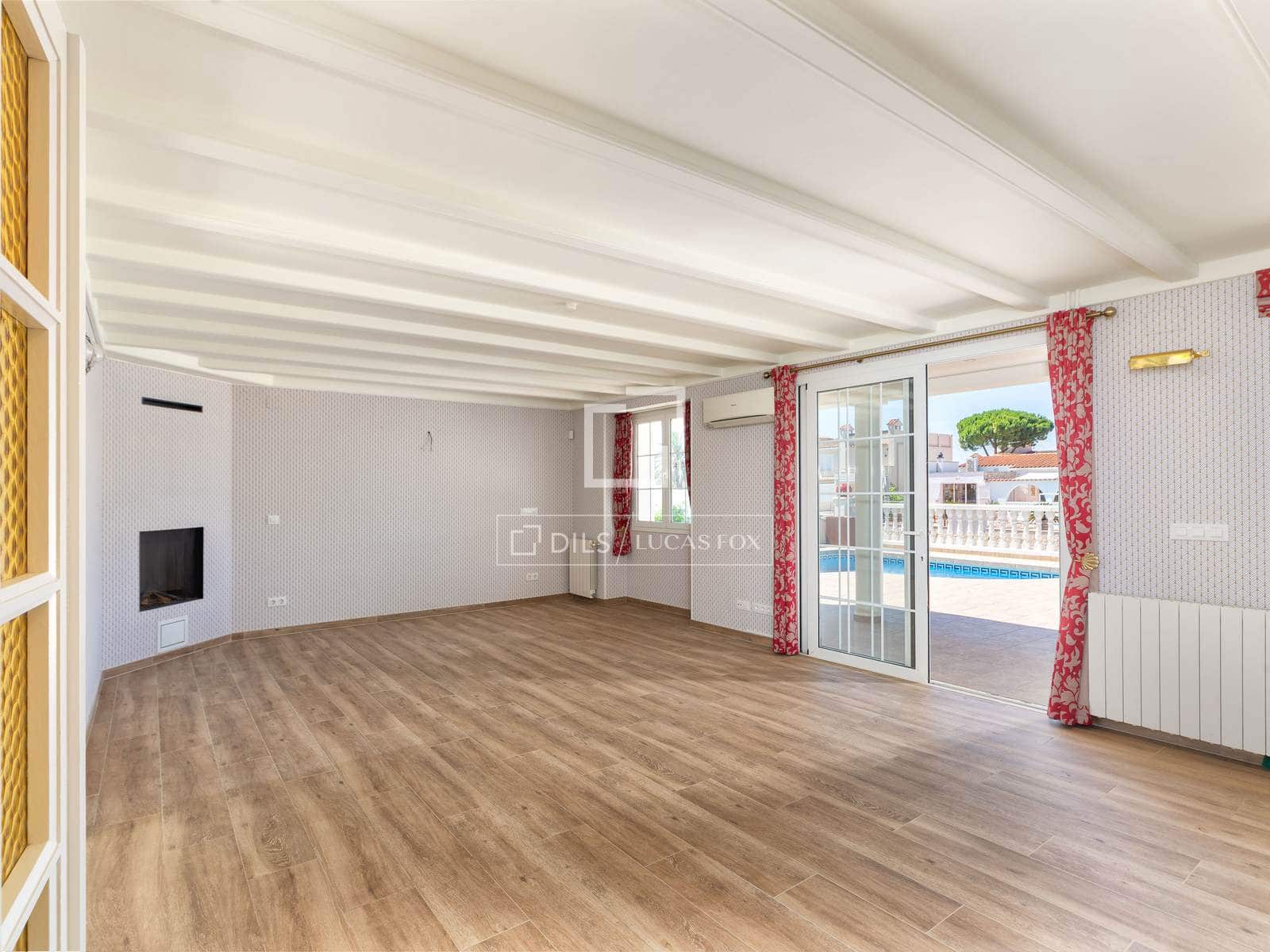 4 slaapkamer Villa te koop in Empuriabrava met zwembad garage - € 995.000 (Ref: 9918976)