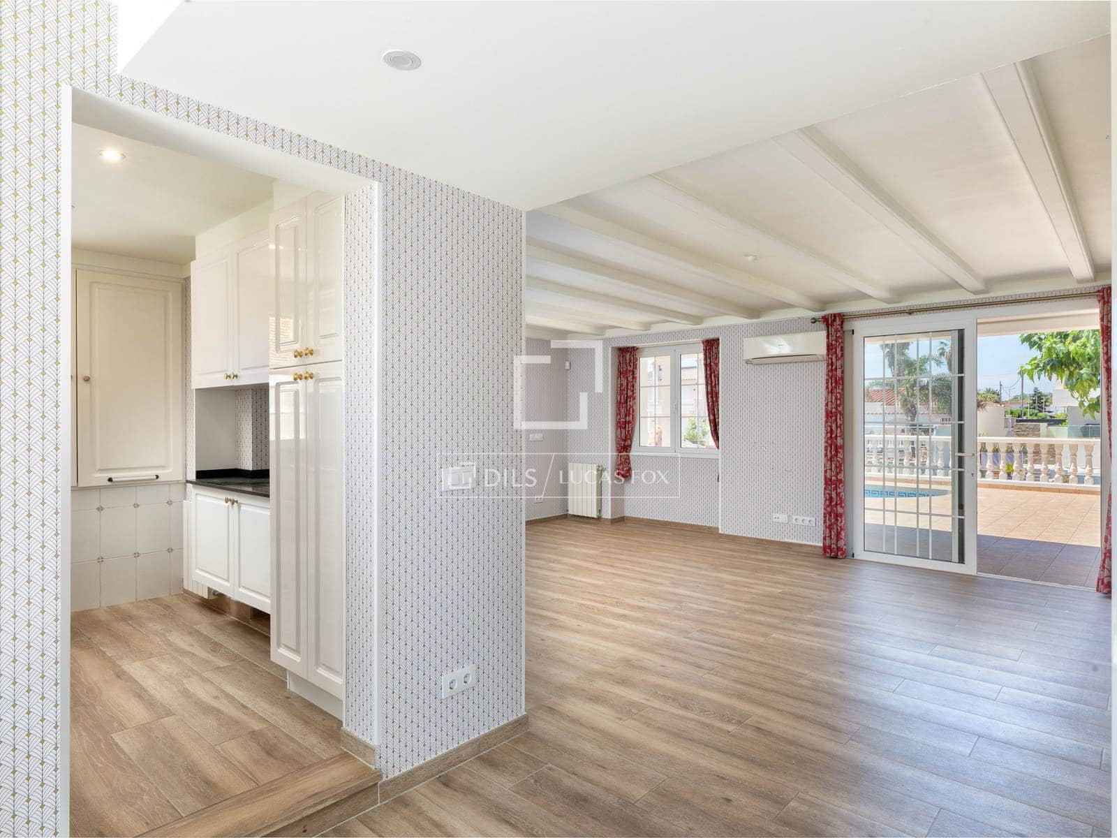4 slaapkamer Villa te koop in Empuriabrava met zwembad garage - € 995.000 (Ref: 9918976)