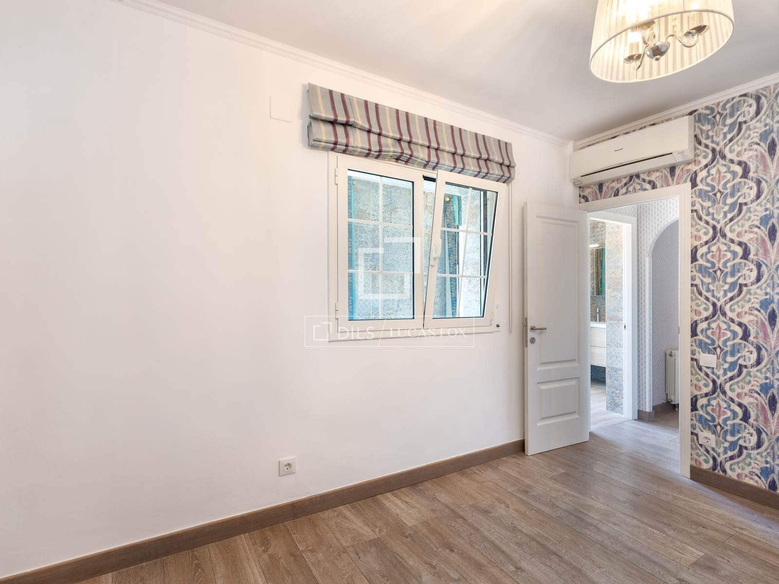 4 slaapkamer Villa te koop in Empuriabrava met zwembad garage - € 995.000 (Ref: 9918976)