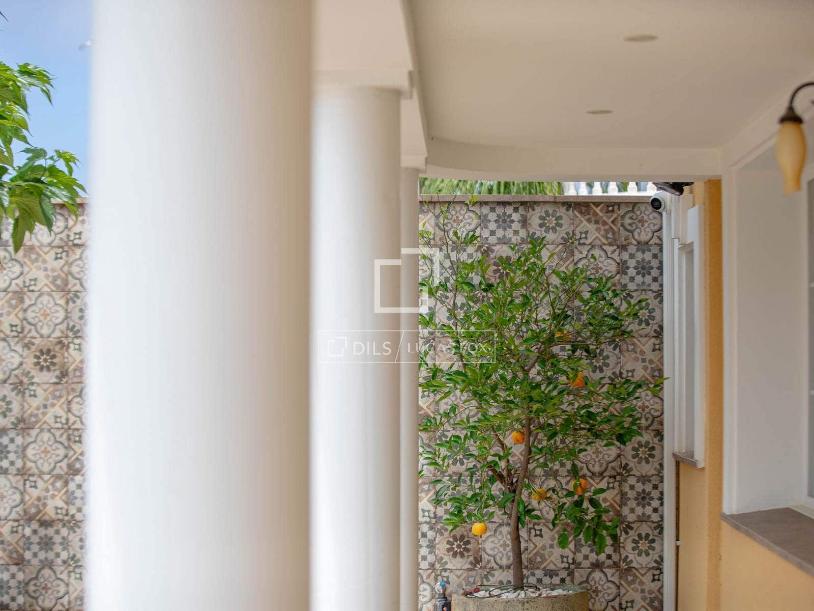 4 slaapkamer Villa te koop in Empuriabrava met zwembad garage - € 995.000 (Ref: 9918976)