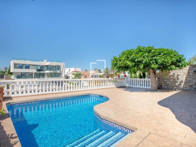 4 slaapkamer Villa te koop in Empuriabrava, Castelló d'Empúries met zwembad garage - € 995.000 (Ref: 9918976)