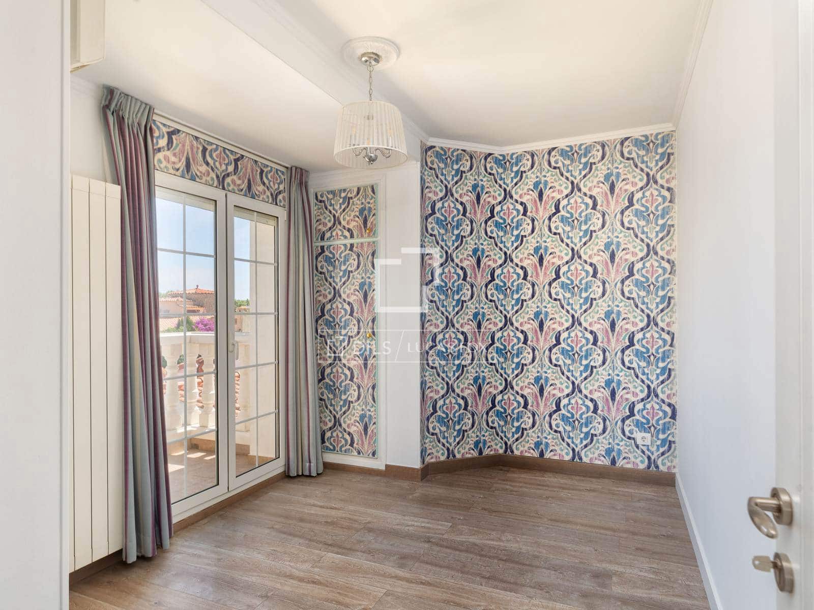 4 slaapkamer Villa te koop in Empuriabrava met zwembad garage - € 995.000 (Ref: 9918976)