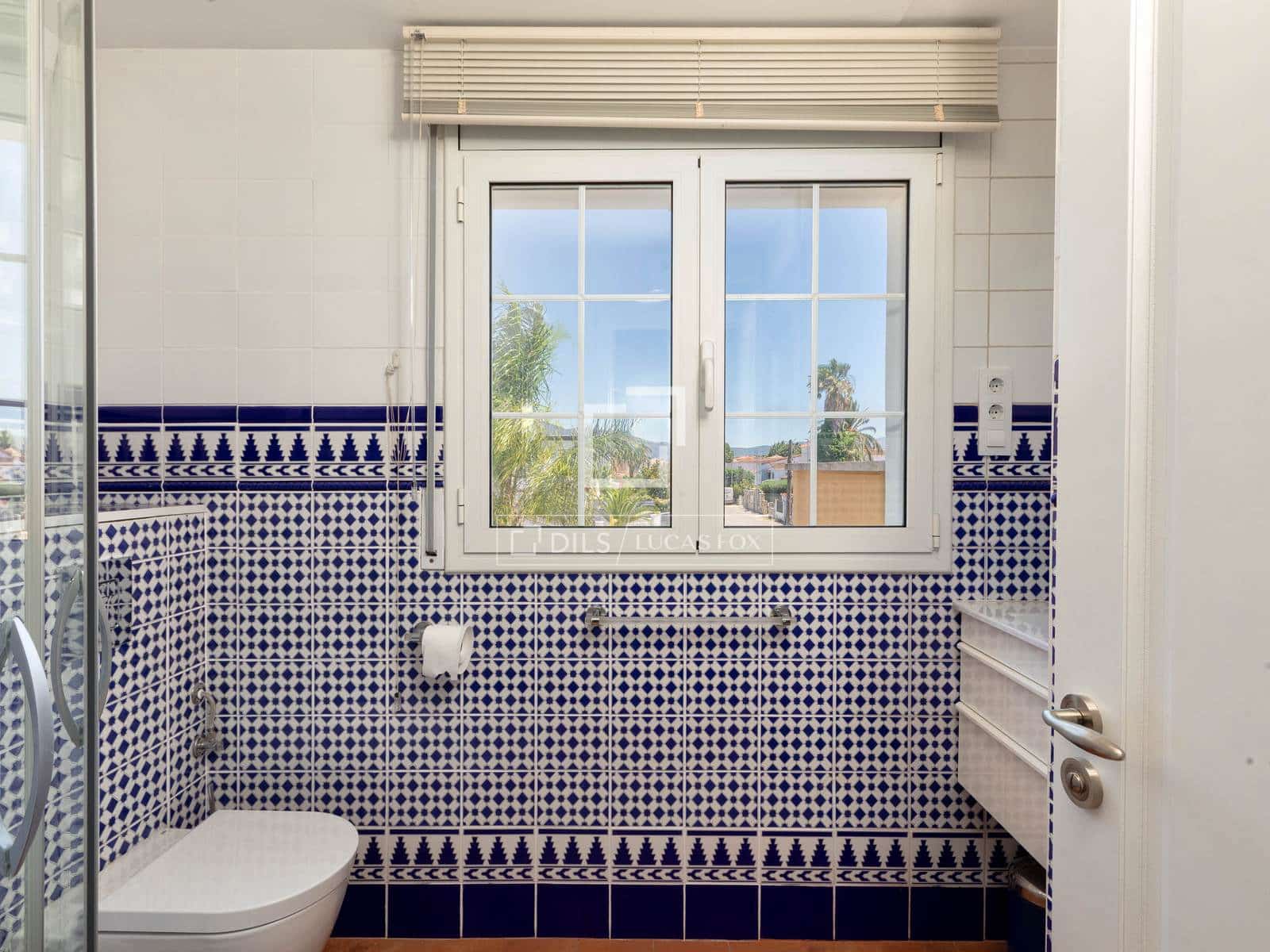 4 slaapkamer Villa te koop in Empuriabrava met zwembad garage - € 995.000 (Ref: 9918976)