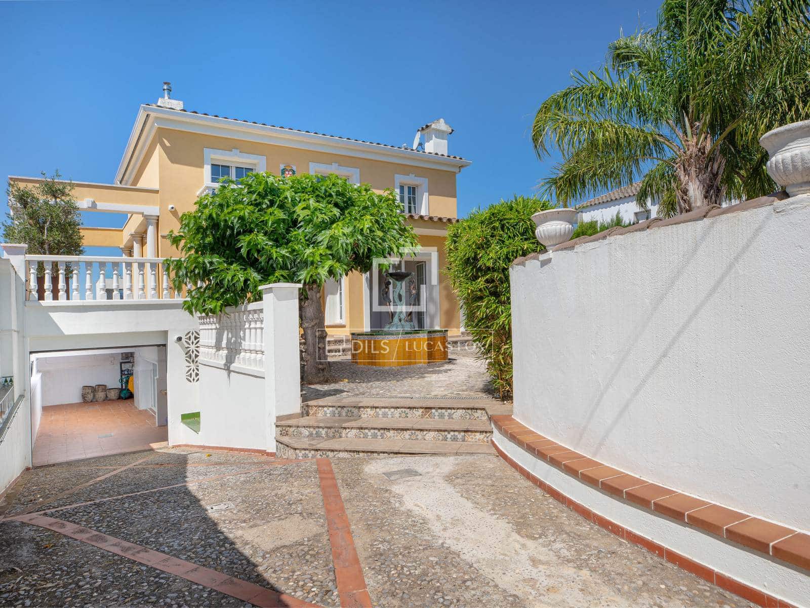 4 slaapkamer Villa te koop in Empuriabrava met zwembad garage - € 995.000 (Ref: 9918976)