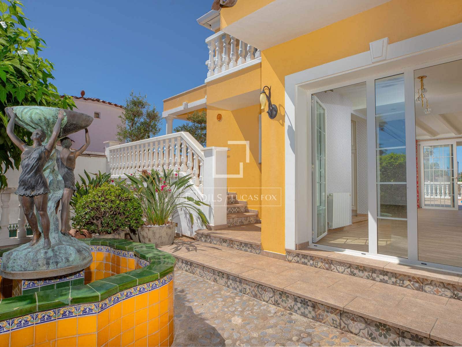 4 slaapkamer Villa te koop in Empuriabrava met zwembad garage - € 995.000 (Ref: 9918976)